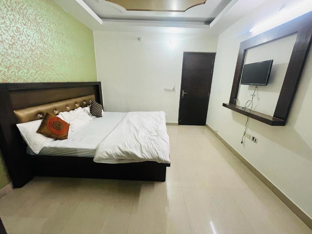 Premium Boston Rooms Family Hotel Agra  Kültér fotó
